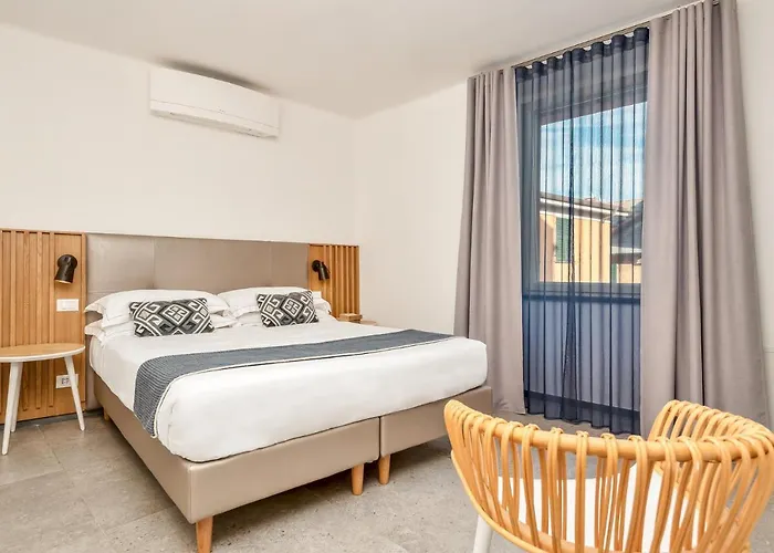 Colonna 24 Luxury In Near 5 Terre לינה וארוחת בוקר 4*